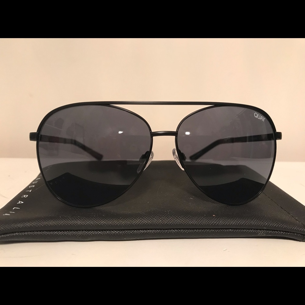 Brand new never worn black Quay aviators